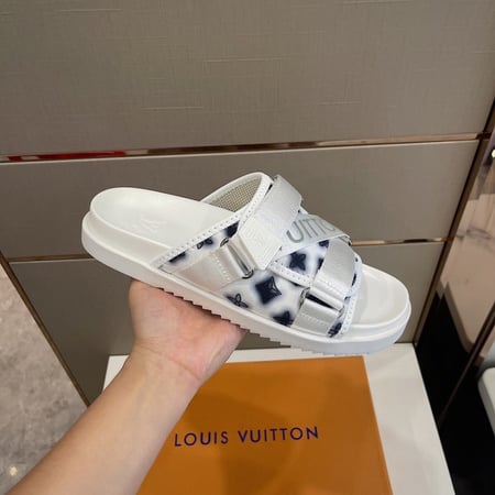LV slipper