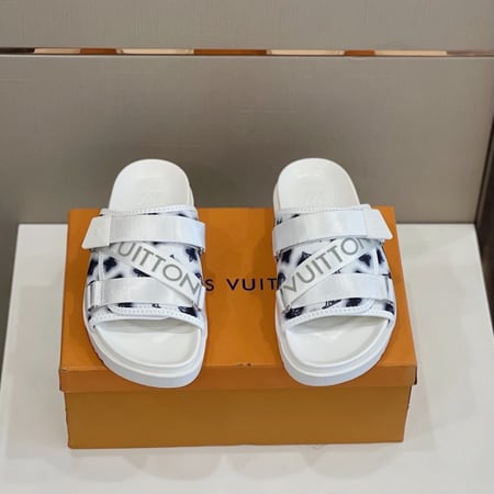 LV slipper