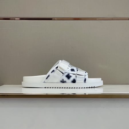 LV slipper