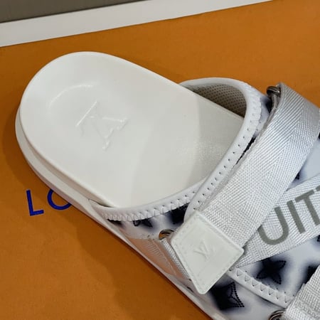 LV slipper