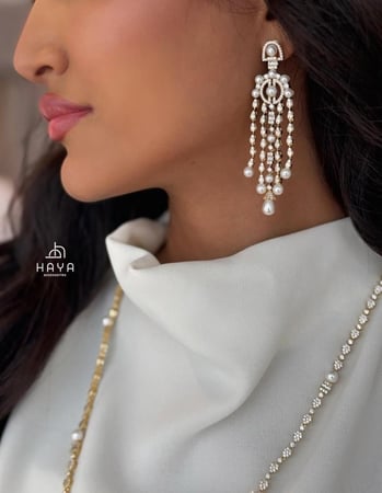 طقم فاخر مطلي بالذهب (عقد سلسال طويل + حلق)