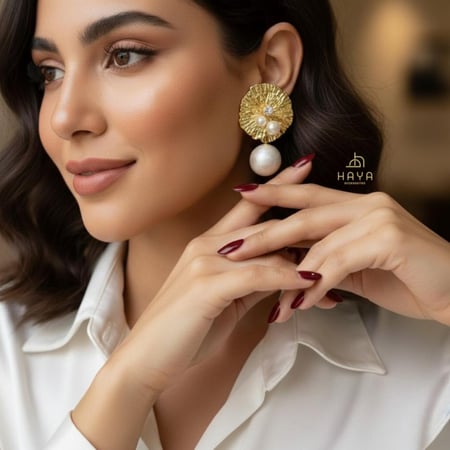 حلق فاخر مطلي بالذهب.. ومزين باللؤلؤ