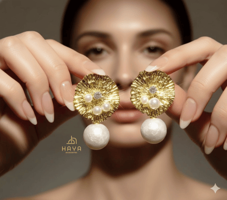 حلق فاخر مطلي بالذهب.. ومزين باللؤلؤ