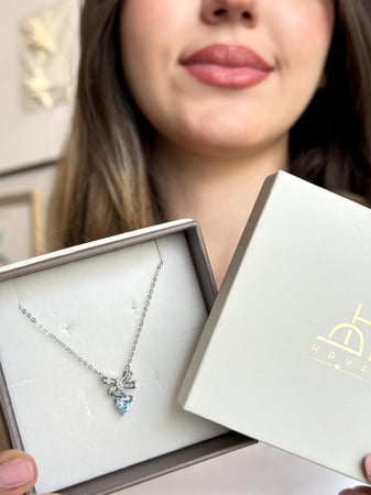 سلسال فيونكة.. بحجر أزرق (على شكل قلب).. مطلي