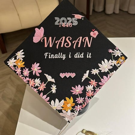 قبعة الورد مع امكانيية تغيير الاسم