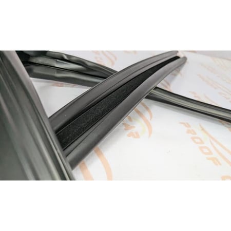 جلدة مجرى الزجاج لاندكروزر 98 - 2007 امامي يسار اصلي