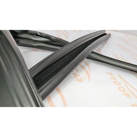 جلدة مجرى الزجاج لاندكروزر 98 - 2007 امامي يمين اصلي