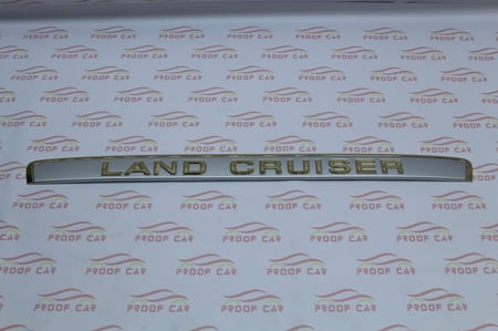 مسطرة شنطة لاندكروزر 2003 الى 2007 ذهبي ابيض كروم اسود