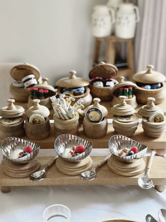 استاند تقديم خشبي