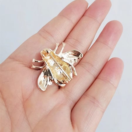 بروش (دبوس) نحلة بلون أسود وكرستال أبيض وأخضر