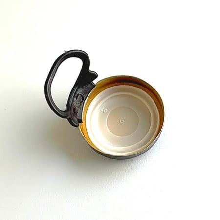 غطاء اسود تاجي مع مفتاح (100) حبه