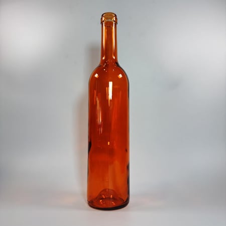 قارورة زجاجية برتقالي اللون 32سم ارتفاع حجم 750 مل حبة واحدة