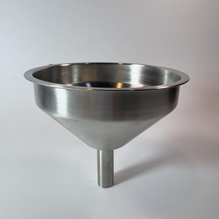 قمع من الستانلس ستيل مع فلتر