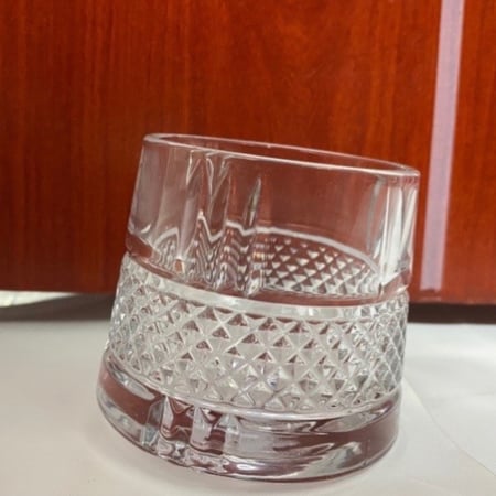 كوب زجاجي راقص خاتم الماس