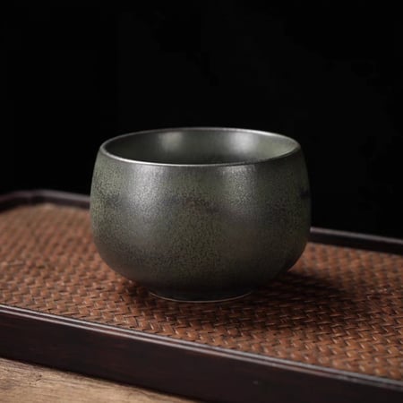 فنجان اخضر عشبي