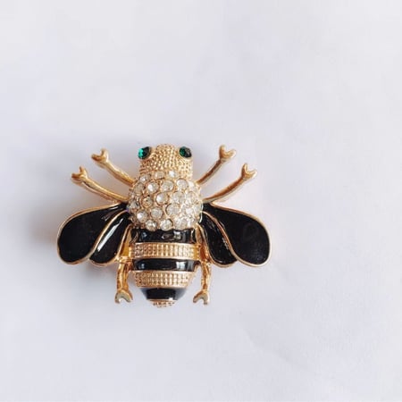 بروش (دبوس) نحلة بلون أسود وكرستال أبيض وأخضر