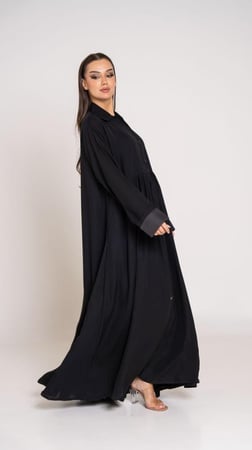 عباية مقفلة بأزرة