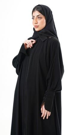 عباية كلوش بسحاب وازرار قماشية على الاكمام