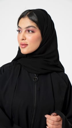 عباية مقفلة بسحاب