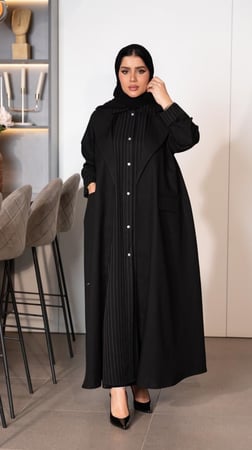 عباية بليزر بفستان متصل مقلم