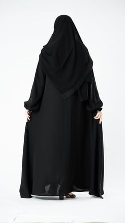 عباية بسحاب اسود وكم مزموم