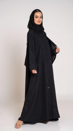 عباية مقفلة بقصة مفتوحة