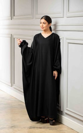 عباية بشت اسود فخمة باكمام مكشكشة