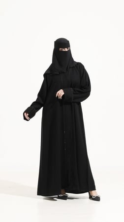 عباية بشريط أسود
