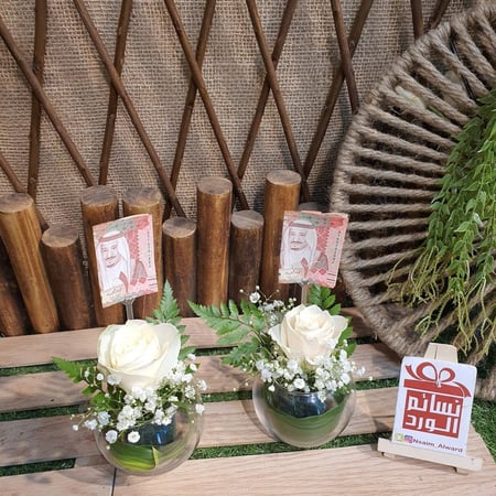 توزيعات بالورد على فازات قزاز سعر الحبه