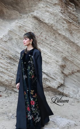 Balck Carnation (زهرة القرنفل)