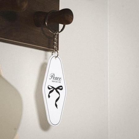 keychain plastic vintage- white