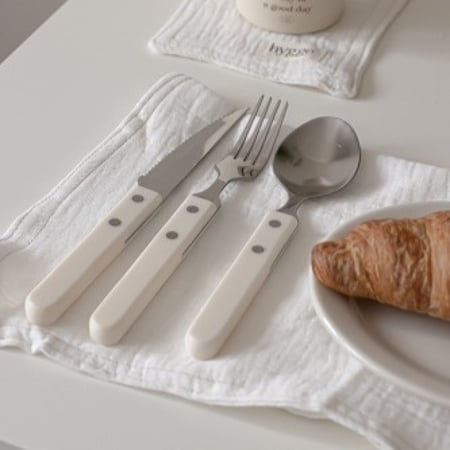 Utensil Set - طقم أدوات المائدة.