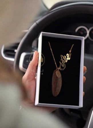 تعليقه عود للسيارة بالاسم