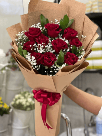 باقة ورد أحمر ساحرة - بتنسيق حسب اختيارك