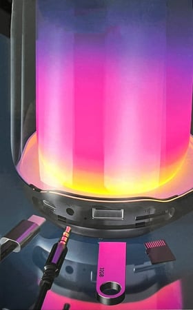 مكبر صوت - سبيكر بلوتوث مع اضاءة ليد 360 درجة من باستك لون ابيض