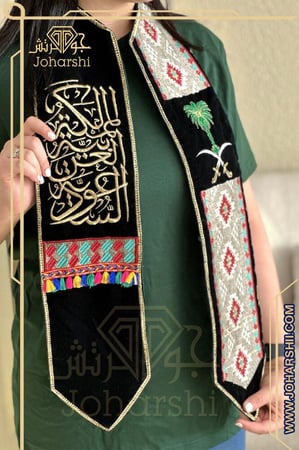 وشاح اليوم الوطني الاخضر بشكل انيق