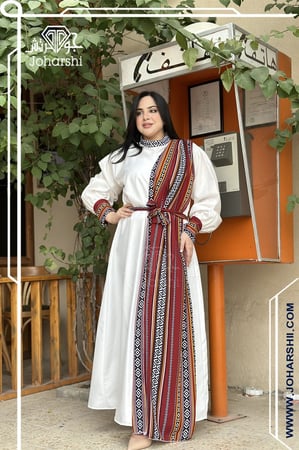 جلابيه تراثي نسائي اللون الابيض بصميم السدو