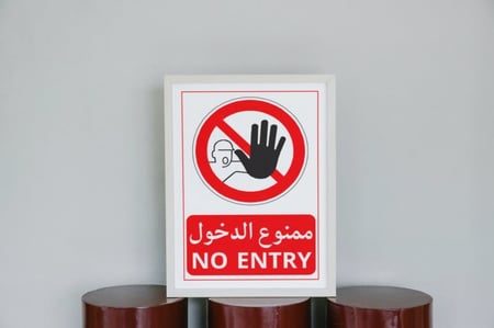 لوحة ممنوع الدخول
