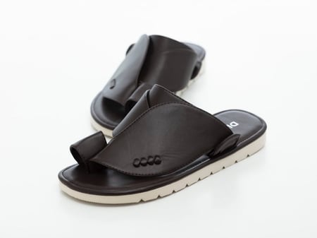 حذاء شرقي ناعم