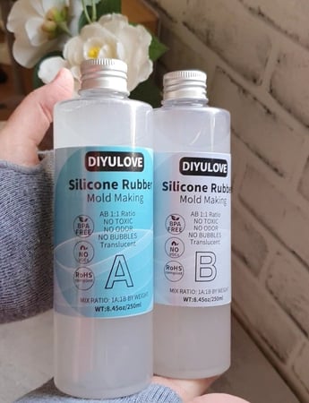 سيليكون ربر بلاتينيوم غذائي شبه شفاف 20 A وزن ١٠٠٠ مللي كل عبوة نصف كيلو تقريبا