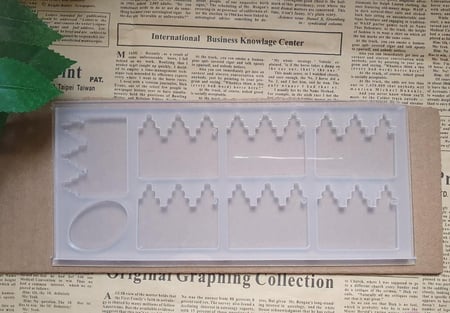 قالب سيليكون شكل تراثي للميداليات مقاس ٣.٥ سم في ٥ سم سمك ٦ مللي للميداليات