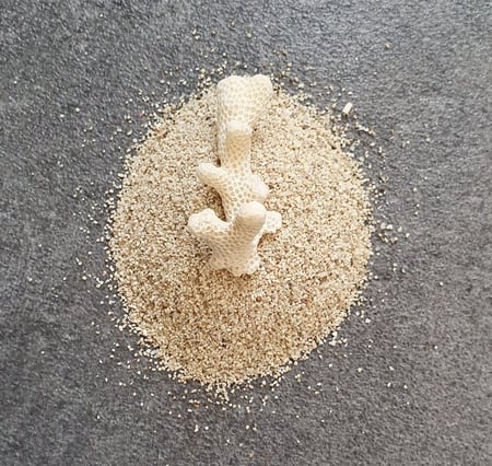 رمل مرجان طبيعي زينة للريزن و للشموع لا يعكر الشفافية