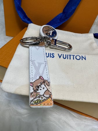 ميدالية دبدوب بيضا2