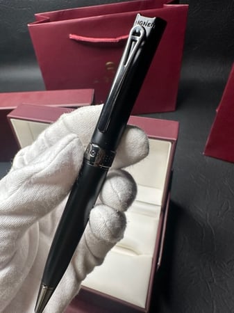 قلم أقنر أسود كتم7