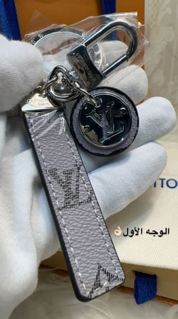 ميدالية أسود ورصاصي2