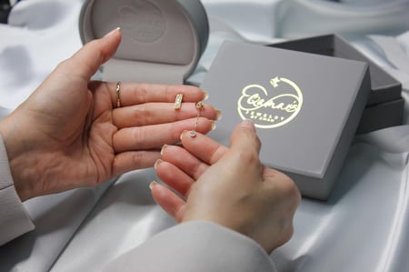 ڤولانا المجموعة كاملة من حلق وخاتم  18K-Natural Diamond