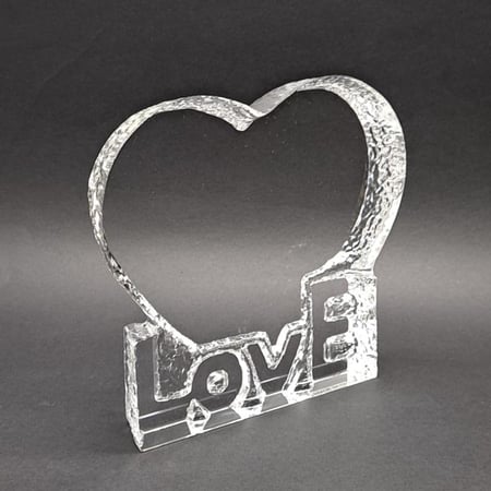مجسم كريستال قلب LOVE