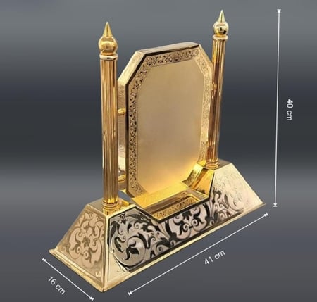 درع ملكي مطلي بالذهب فاخر جدا