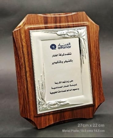 درع خشبي فضي