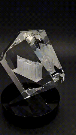 معين  كريستال محفور بتقنية ثلاثي الابعاد